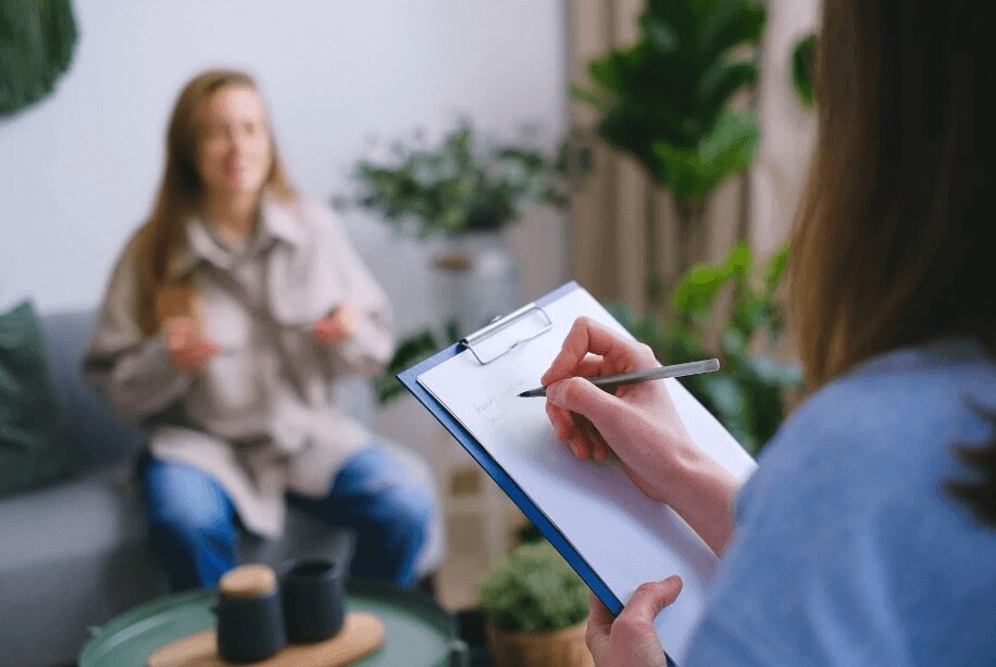 How can I tell if I need to see a postpartum therapist for postpartum depression?
